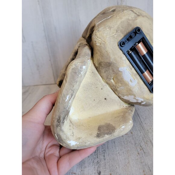 Foam skull looking eyes animated Halloween prop decor - Picture 8 of 13